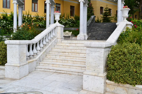 Staircase at the fountain — Stock Photo, Image