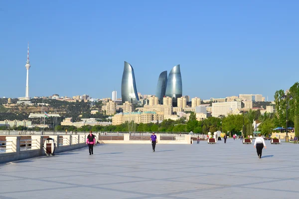 Baku, Azerbajdzsán - 2014. május 09.: Tengerparti sétányon a korareggeli órákban — Stock Fotó