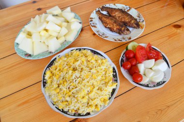 Kabuğu çıkarılmış tane ile Azerbaycan pilav