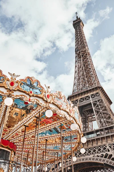 Torre Eiffel Carrossel Sobre Fundo Nuvens Céu Azul Paris França — Fotografia de Stock