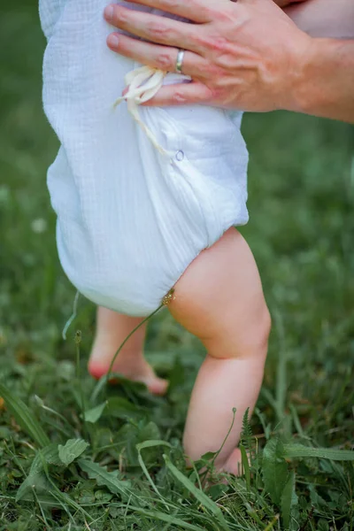 Close Baby Feet Outdoors — Stock Photo, Image