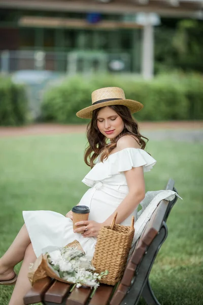 Pregnant Young Beautiful Woman Drinks Cappuccino Park Spring — Stock Photo, Image