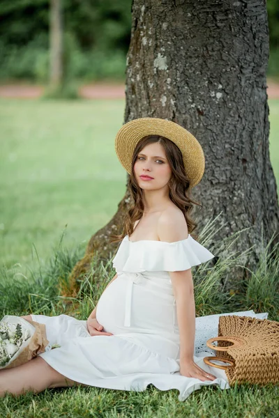 Portrait Beautiful Young Pregnant Woman Nature Happiness Summer — Stock Photo, Image