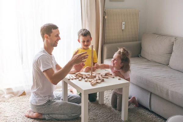 Gelukkig Familie Spelen Bordspel Samen — Stockfoto