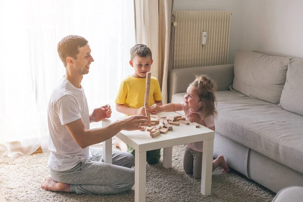 Gelukkig Familie Spelen Bordspel Samen — Stockfoto