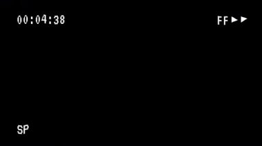 Alfa kanalında ok simgesi ve zaman kodu olan klasik VHS FF Hızlı İleri Kaplama. 4K Video