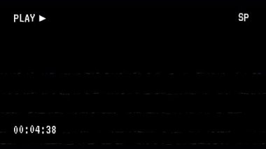 Eski VHS oynatma kaseti ve Siyah arka plandaki zaman kodu. 4K Video