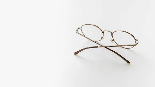 Beyaz Arka Planda Izole Edilmiş Klasik Gözlükler Görme Engelli Birine — Stok fotoğraf