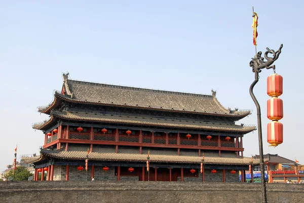 산시성의 시안의 성벽은 중국에서 요새중 왙취타워 — 스톡 사진