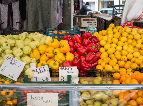 Bukarest Rumänien 202 2020 Obst Und Gemüsestand Auf Einem Markt — Stockfoto