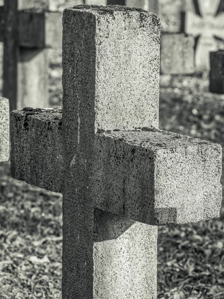 Ett Massivt Stenkors Kyrkogård Närbild Detalj — Stockfoto