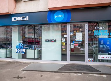 Bükreş / Romanya 09.05.2020: Digi Romanya, Romanya 'nın en büyük kablo ve uydu televizyon şirketi olan RDS / RCS' ye ait maaş noktası.