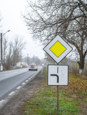 Öncelikli yol işareti. Avrupa trafik işareti