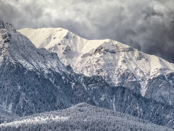 Winter Landscape Mountain Peaks Covered Snow Beautiful View Bucegi Mountains — Stock Photo, Image