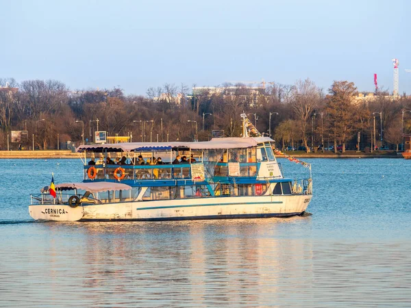 Bucarest Romania 2021 Barca Turistica Sul Lago Del Parco Mihai — Foto Stock