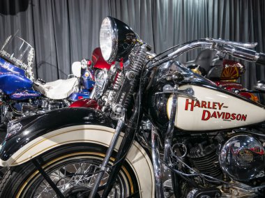 Bükreş, Romanya - 05.14.2021: Harley Davidson 739 CC WL 1941 Tiriac Collection motorsikletinden