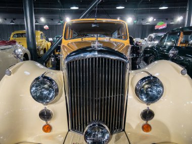 Bükreş, Romanya - 05.14.2021: 1953 Bentley R-Type Fren Fren Makinesi ile ön görüş