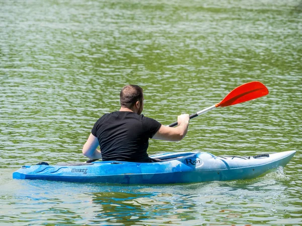 Bucharest Romania 2021 Man Kayak Paddling Titan Park Man Canoeing — Stock Photo, Image