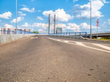 Romanya 'nın Bükreş kentindeki Dambovita nehri üzerinde inşa edilecek yeni köprü veya geçiş.