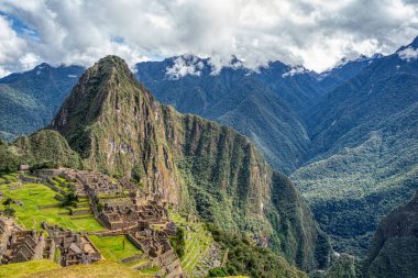 Peru And Dağları 'ndaki İnka kalesi Machu Picchu' nun ikonik görüntüsü