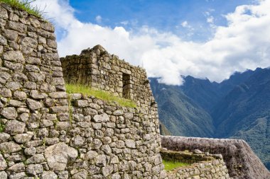 Machu Picchu, Peru 'daki antik İnka taş duvarlarına yakın çekim.