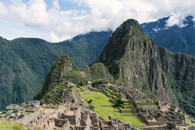 Peru And Dağları 'ndaki İnka kalesi Machu Picchu' nun ikonik görüntüsü