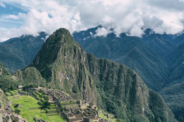 Peru And Dağları 'ndaki İnka kalesi Machu Picchu' nun ikonik görüntüsü