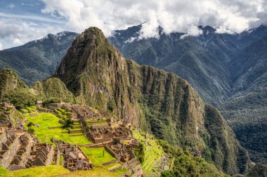 Peru And Dağları 'ndaki İnka kalesi Machu Picchu' nun ikonik görüntüsü