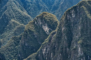 Peru 'daki Machu Picchu' yu çevreleyen And Dağları (Doğu Cordillera) ile dramatik güzel manzara