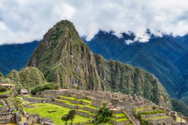 Peru And Dağları 'ndaki İnka kalesi Machu Picchu' nun ikonik görüntüsü