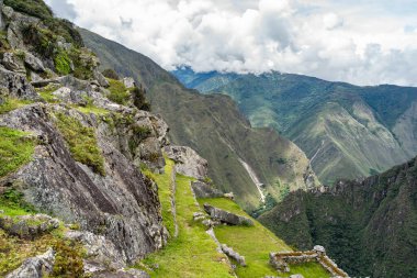 Peru 'daki Machu Picchu' yu çevreleyen And Dağları (Doğu Cordillera) ile dramatik güzel manzara