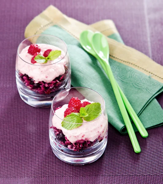 Oatmeal with berries — Stock Photo, Image