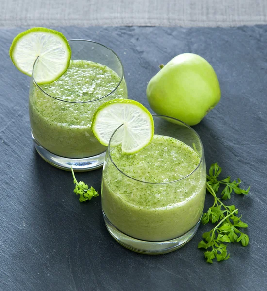 Smoothies from apple and lime — Stock Photo, Image