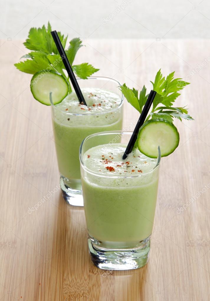  green organic vegetarian cocktail