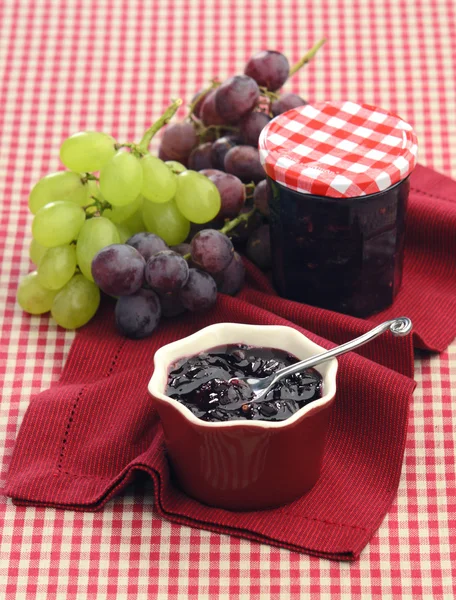 Chutney of red and white grapes — Stock Photo, Image