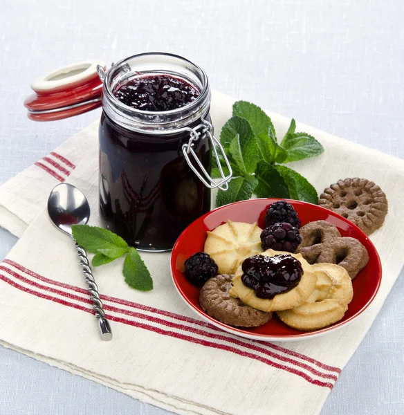 Jam with biscuits — Stock Photo, Image