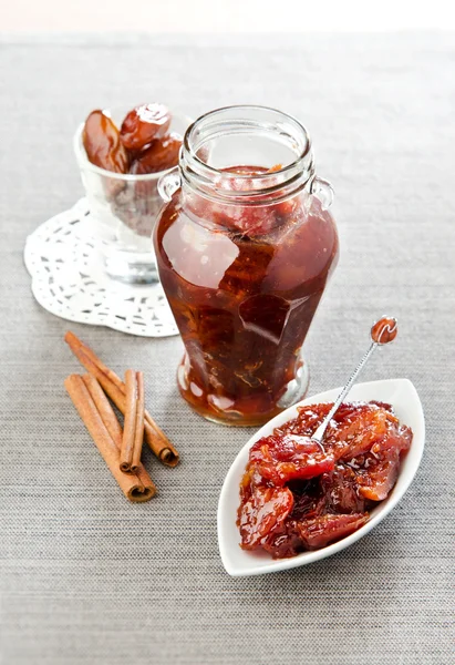 Date chutney with cinnamon — Stock Photo, Image