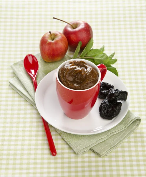 Appelcompote met pruimen — Stockfoto