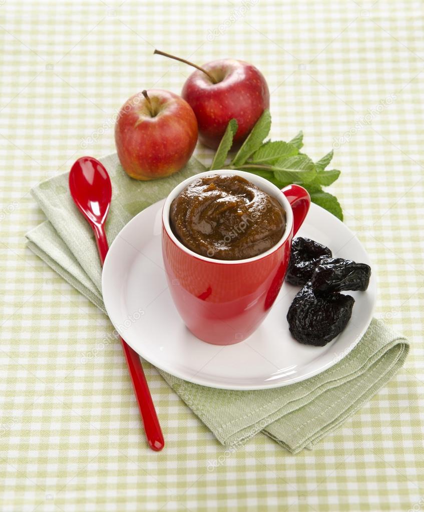 Apple compote with prunes