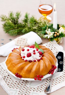 Savarin meyve tatil ile