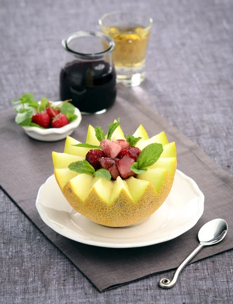 Hallon melon fruktsallad — Stockfoto