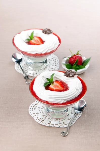 Dessert strawberry mousse and peppermint — Stock Photo, Image