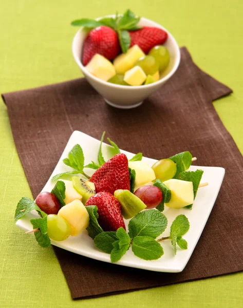 Fruit skewers — Stock Photo, Image