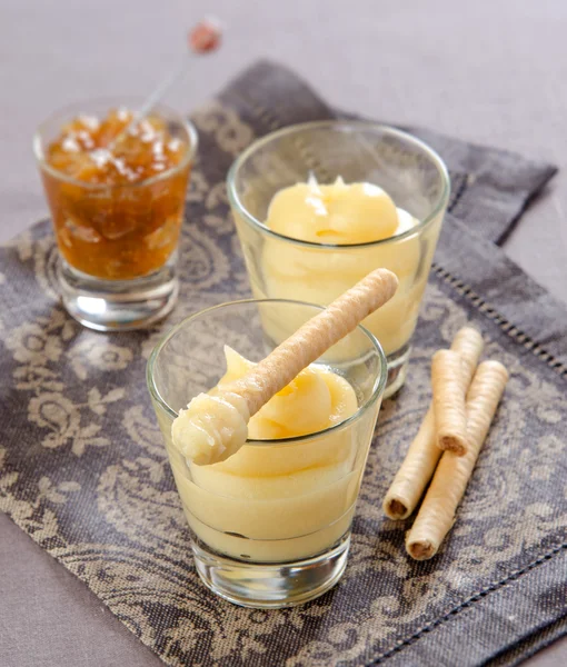 Custard in the cup — Stock Photo, Image
