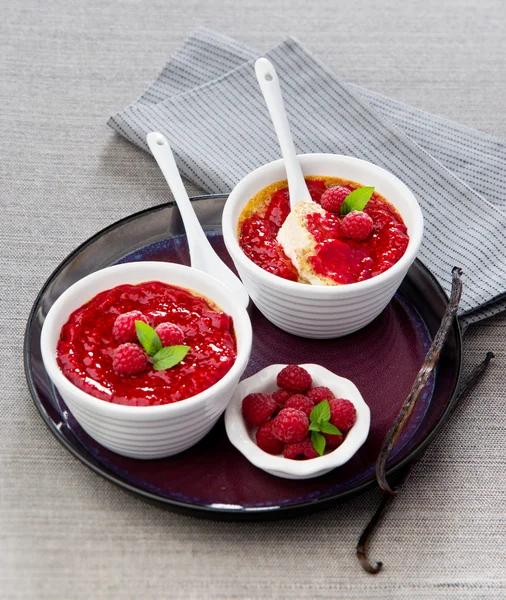 Vanilla flan with raspberries — Stock Photo, Image