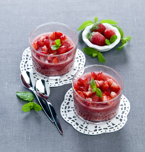 Strawberry mousse with mint — Stock Photo, Image
