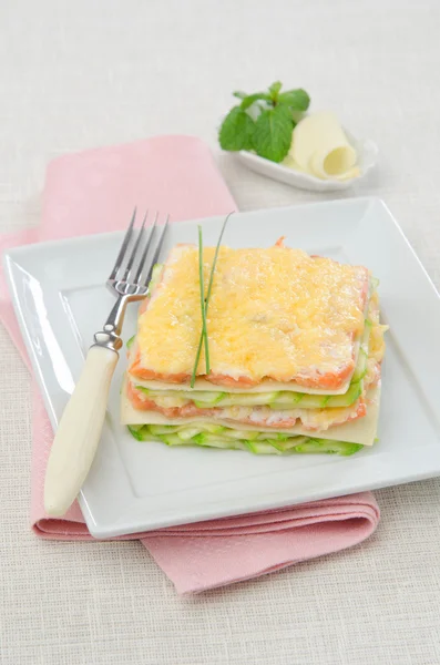 Lasagne con zucchine e salmone affumicato — Foto Stock