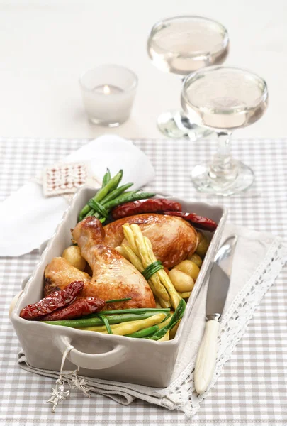 Chicken legs with potatoes and asparagus — Stock Photo, Image