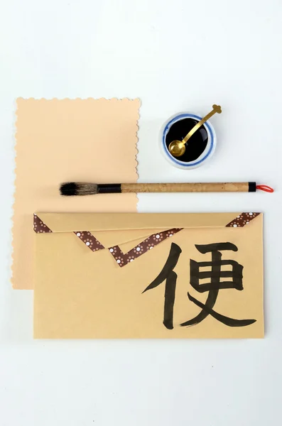 象形文字と伝統的な日本の折り紙封筒 — ストック写真