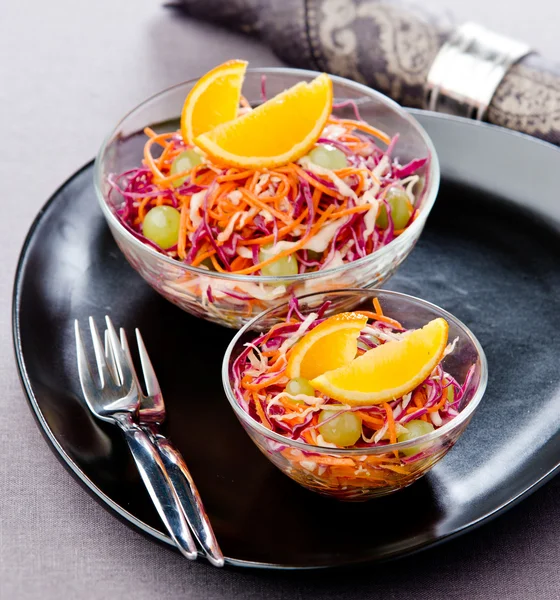 lahana salatası havuç üzüm portakal ile